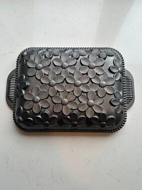 Nordic Ware Daisy Cake Bundt Pan